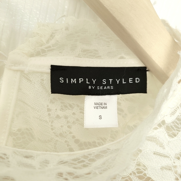 NWT Simply Styled Long Sleeve Lace Top - Picture 6 of 10